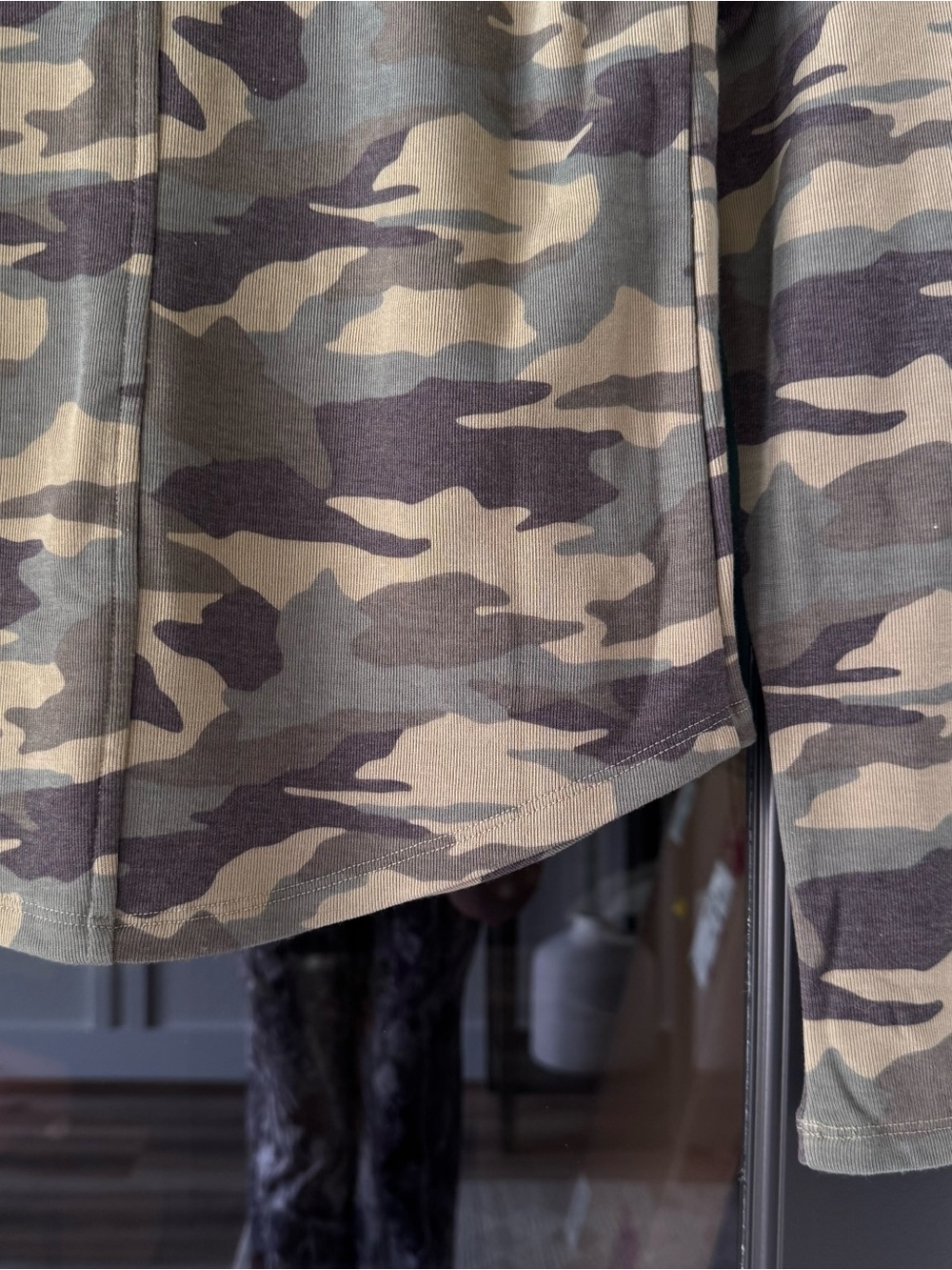 American Eagle Cozy Camo Long Sleeve Crewneck Cowboy - Picture 9 of 10